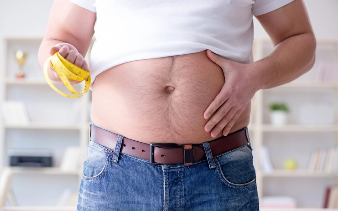 Kein „Bauchfrei“ mehr: Der ultimative Shirt-Guide für schwere Männer